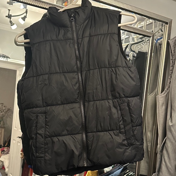 Old Navy Black Puffer Vest - Picture 4 of 6